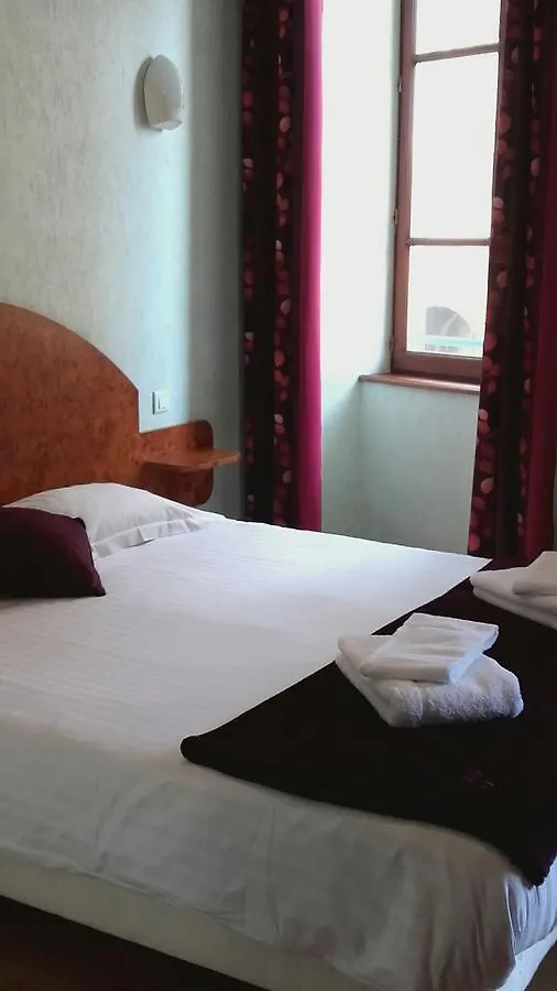 Hotel Restaurant L'Ecrevisse Bourg-de-Thizy France