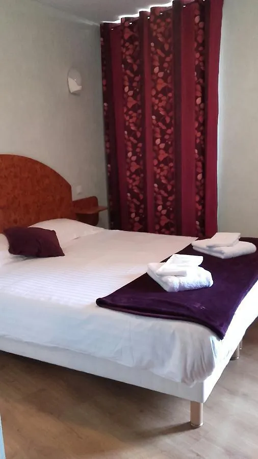 Hotel Restaurant L'Ecrevisse Bourg-de-Thizy 3*,  France