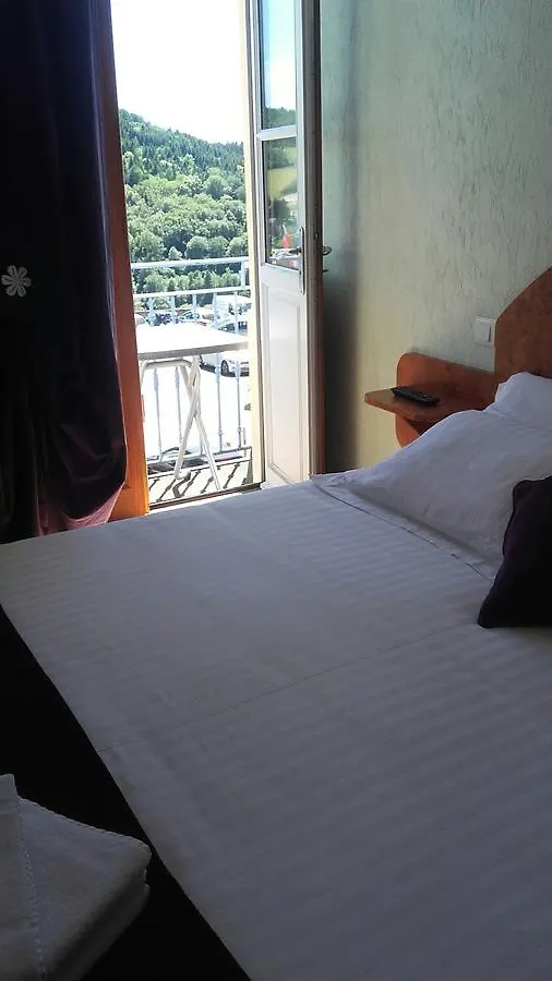 Hotel Restaurant L'Ecrevisse Bourg-de-Thizy